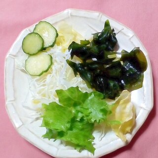 わかめと酢漬け胡瓜のサラダ